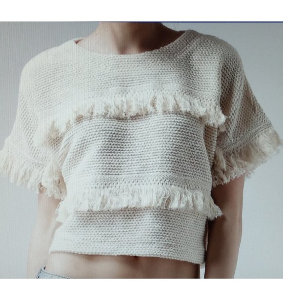 Forever 21 Tops - FOREVER 21 Knit Boucle Fringe Winter Crop Sweater Top - Sz L